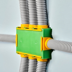 Vodicí trubka pilotní SP-P20G 320N šedá fi 20mm 25mb