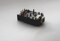 JACK zdířka 3,5 stereo do plošného spoje, 2x přepínací kontakt