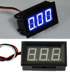 R017C Voltmetr panelový LED modrý, 0-30V